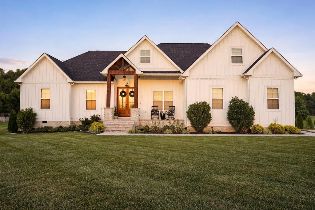 4BR/3BA house on 5.71 acres with a pool
